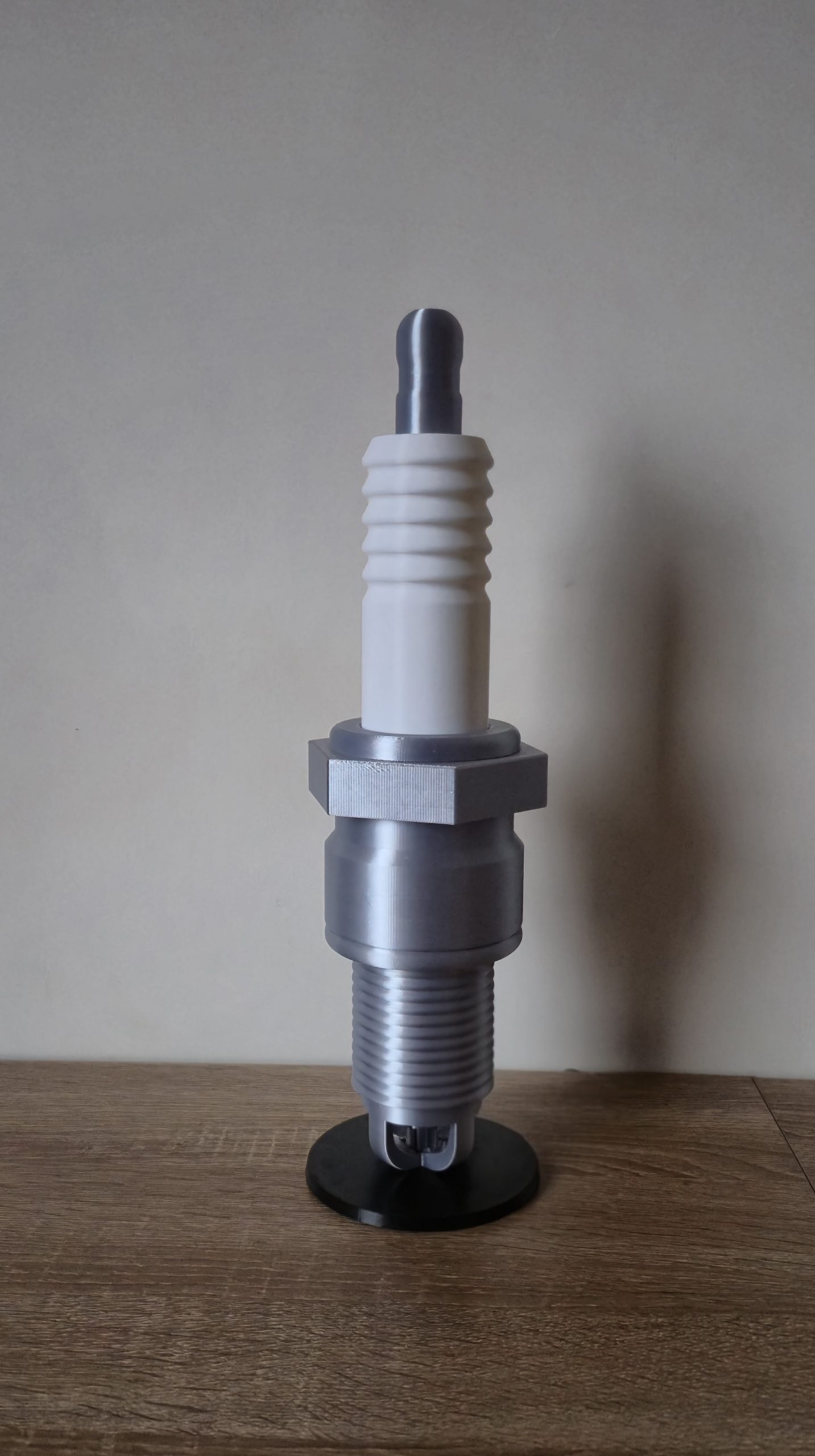 Spark Plug Style Desktop Automotive Lamp Perfect for Mechanics - Image 3